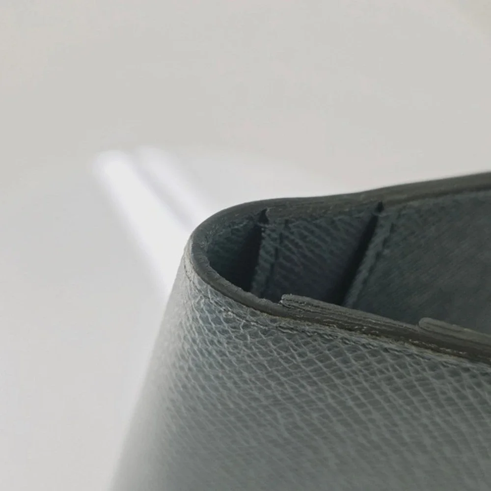 Louis Vuitton Taiga‎ Brazza Wallet Long Bifold Gray Leather Minimalist Normcore